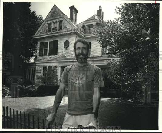 1987 Press Photo Michael Fogarty at his Harmony Street residence. - nob11287 - Historic Images