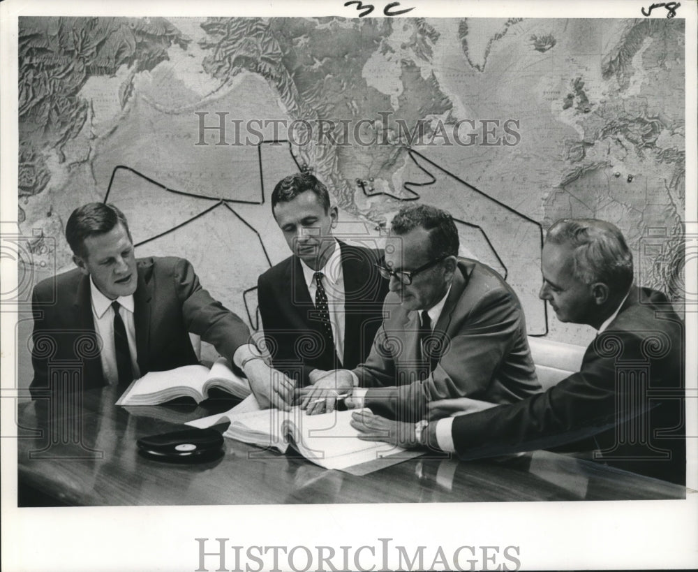 1967 Scripps Institution & Global Marine leaders in contract signing - Historic Images