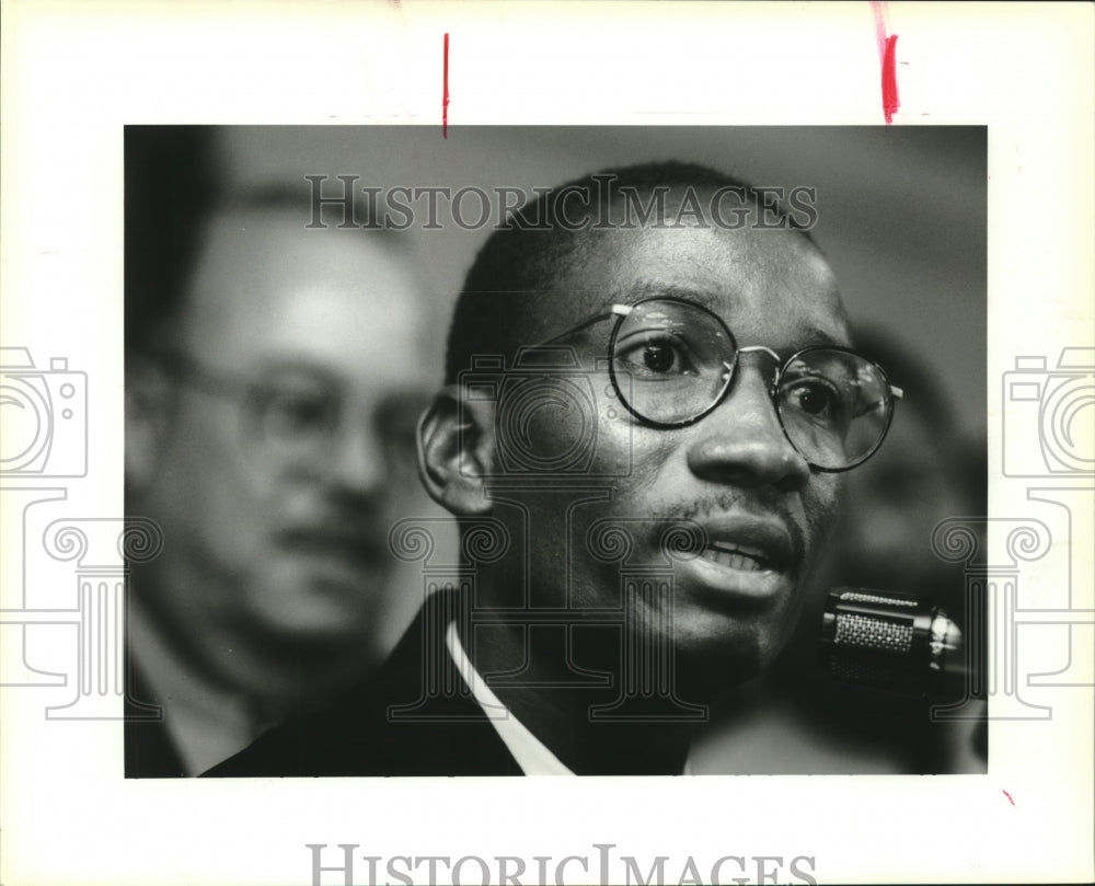 1995 Press Photo Cleo Fields holds press conference. - Historic Images