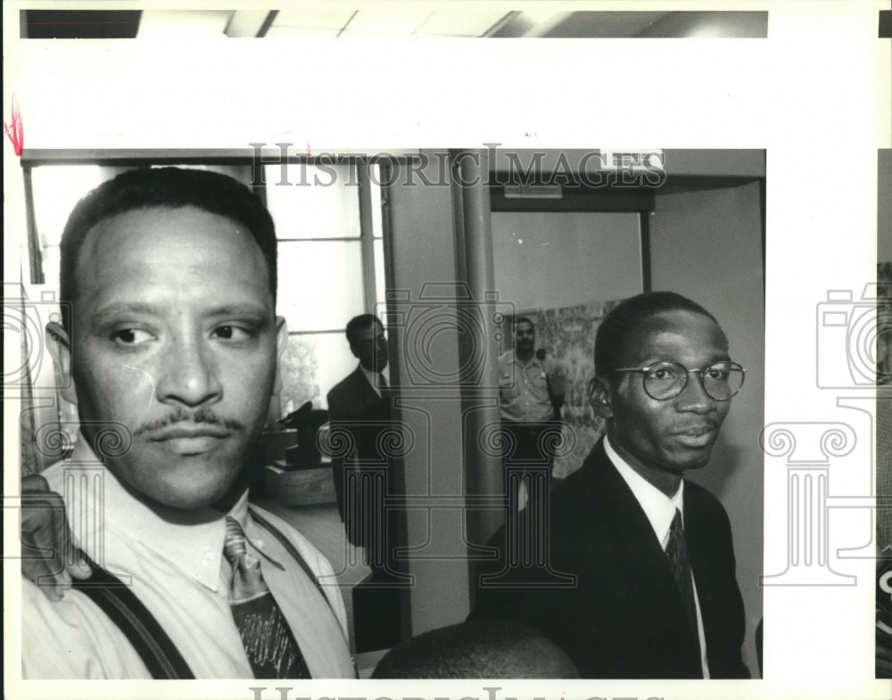 1995 Press Photo Mayor Morial &amp; Cleo Fields emerge from closed door meeting. - Historic Images