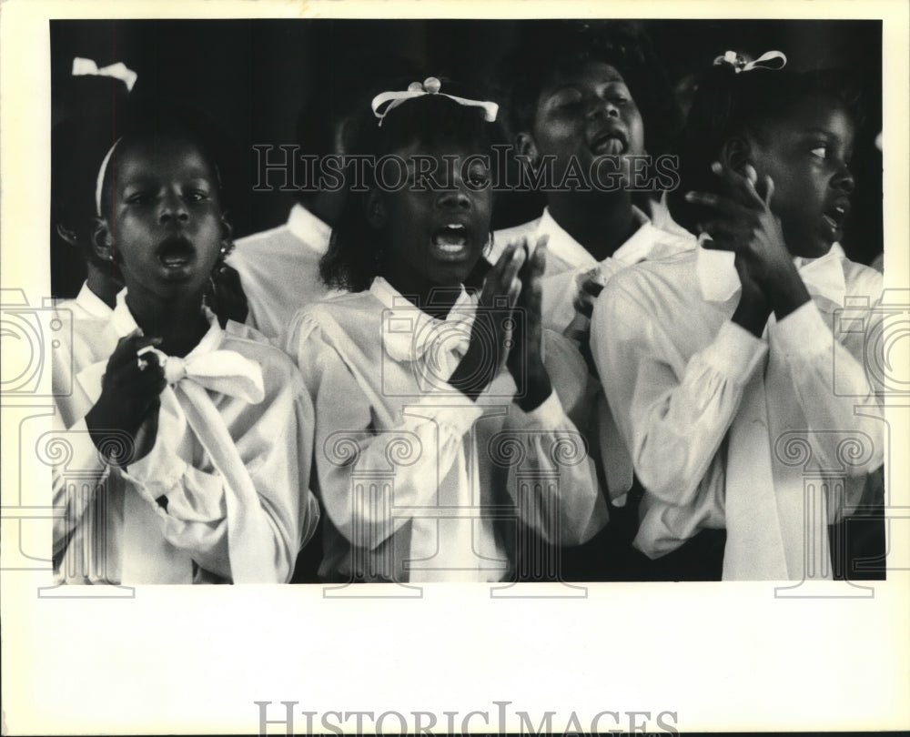 1990 Press Photo Fischer Elementary School Choir perform at Chapter 1 Workshop - Historic Images