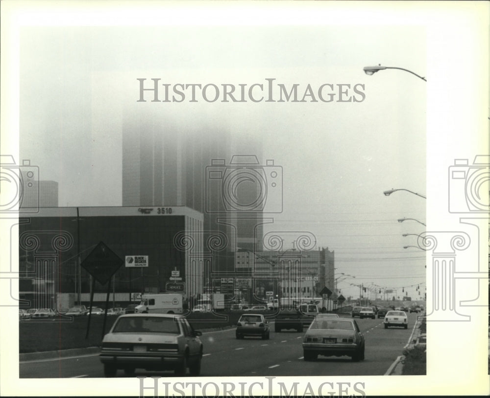 1991 Press Photo The &quot;High Rise&quot; of the Sheraton covered with heavy fog - Historic Images