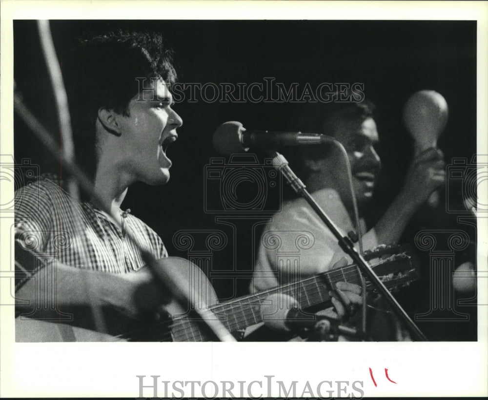 1990 Press Photo Rodriguez &amp; Lugue entertain at Fiesta in the Park. - nob11419 - Historic Images