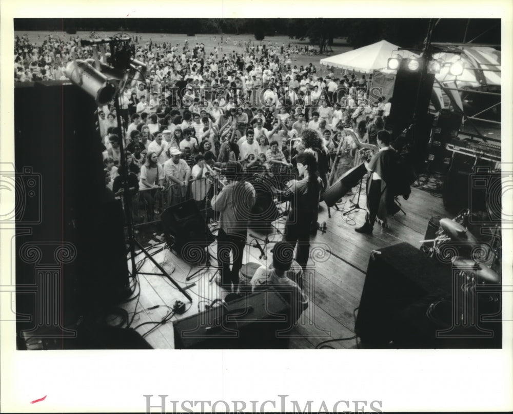 1990 Press Photo Canto Nuevo entertains at Fiesta in the Park &amp; Latin Festival - Historic Images