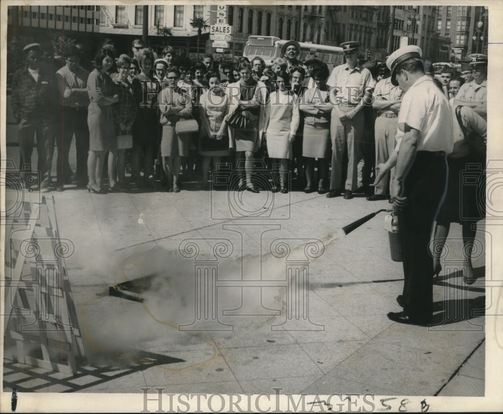 1967 Press Photo New Orleans Fire Prevention demonstration on Canal Street - Historic Images