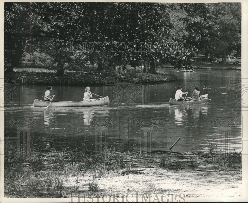 1963 Press Photo Canoeing in New Orleans&#39; Audubon Park on 4th of July. - Historic Images