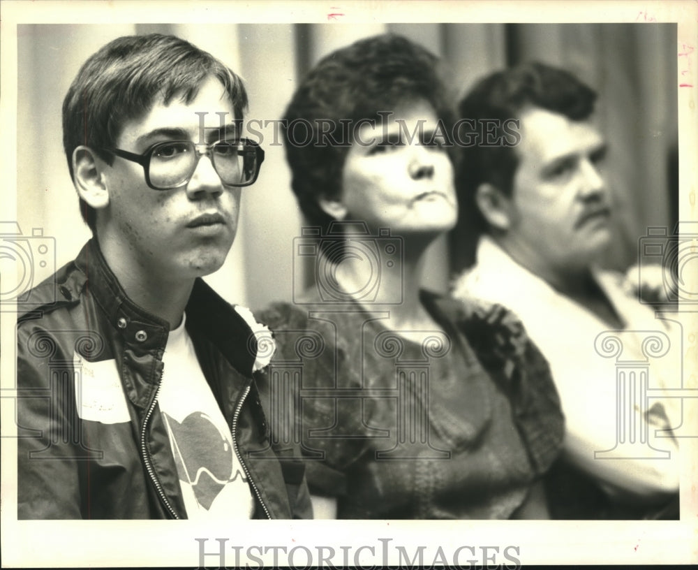 1986 Press Photo Matthew Fletcher and his mother Pat, &quot;Hearty Anniversary Party&quot; - Historic Images