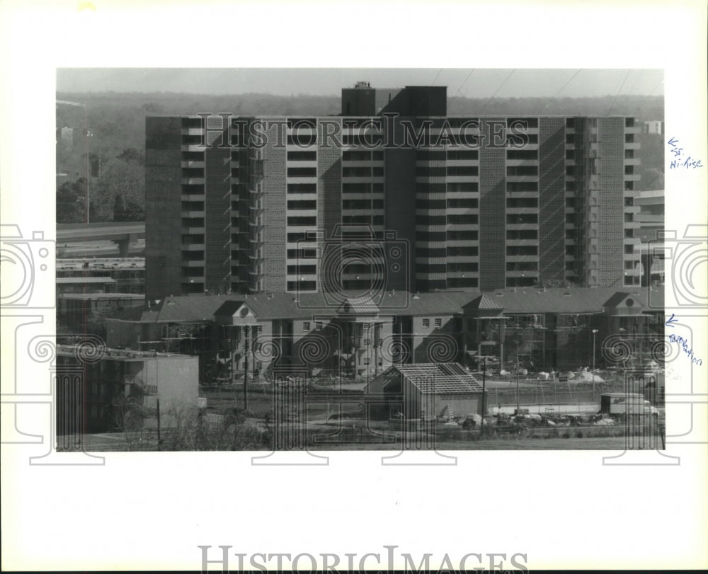 1994 Press Photo $4.7 million renovation at the Fischer Housing Development - Historic Images