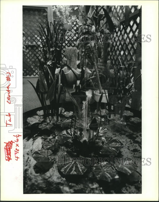 1990 Press Photo A sculptured copper fountain at Coghlan Collection, Mandeville - Historic Images