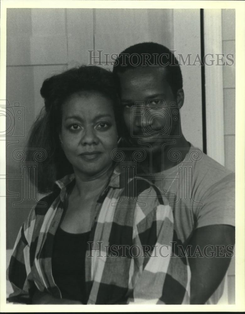 1989 Press Photo Gwen Foxworth and star of &quot;The Purple Dust of Twilight Time.&quot; - Historic Images