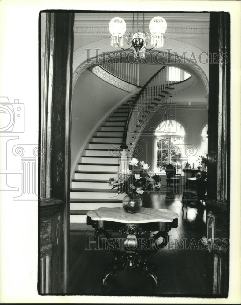 1996 Press Photo Foyer of Kim and Mike Felger Dream House in Braithwaite - Historic Images