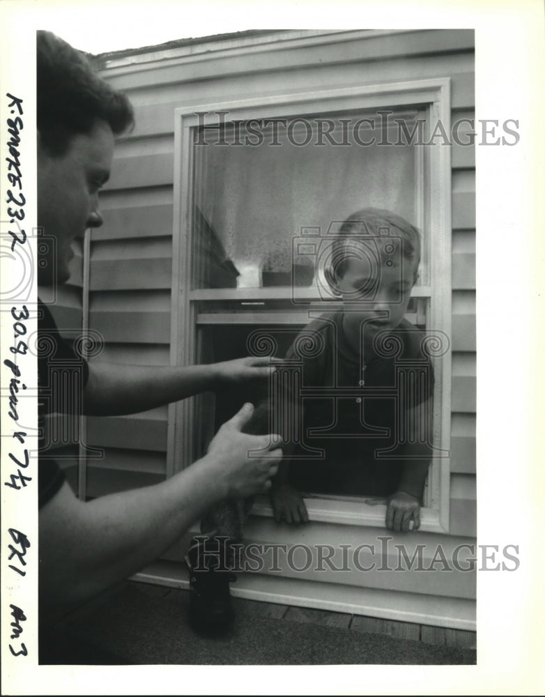 1992 Press Photo Firefighter Miedling helps Sean escape window of &quot;Safe House&quot; - Historic Images