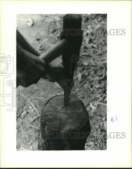 1990 Press Photo The proper way to split wood for a fireplace. - nob11795 - Historic Images