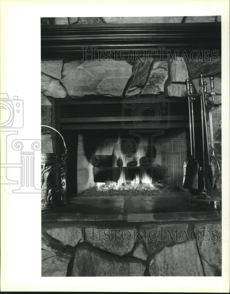 1993 Press Photo Heat Circulating fireplace at Hollywood Door Company - Historic Images