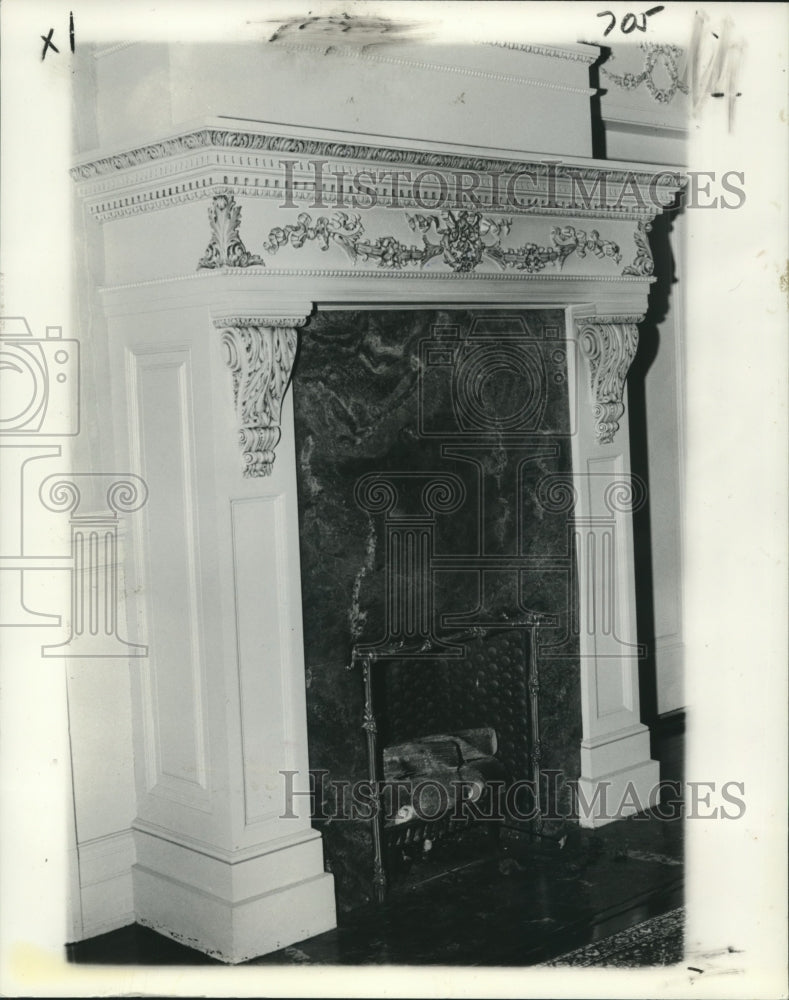 1979 Press Photo Antique fireplace shows combining function and beauty - Historic Images