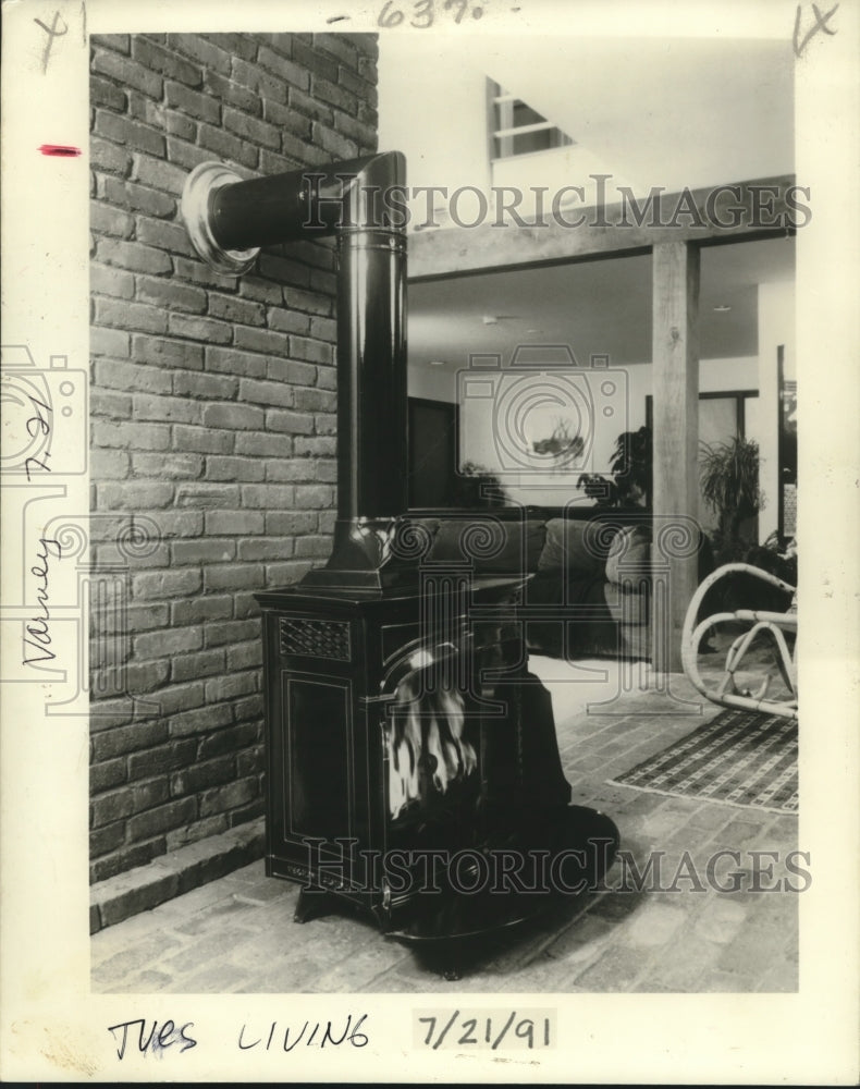 1992 Press Photo Old-style fireplace - Historic Images