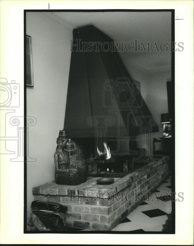 1993 Press Photo Fireplace at 4624 Danneel Street - nob11805 - Historic Images