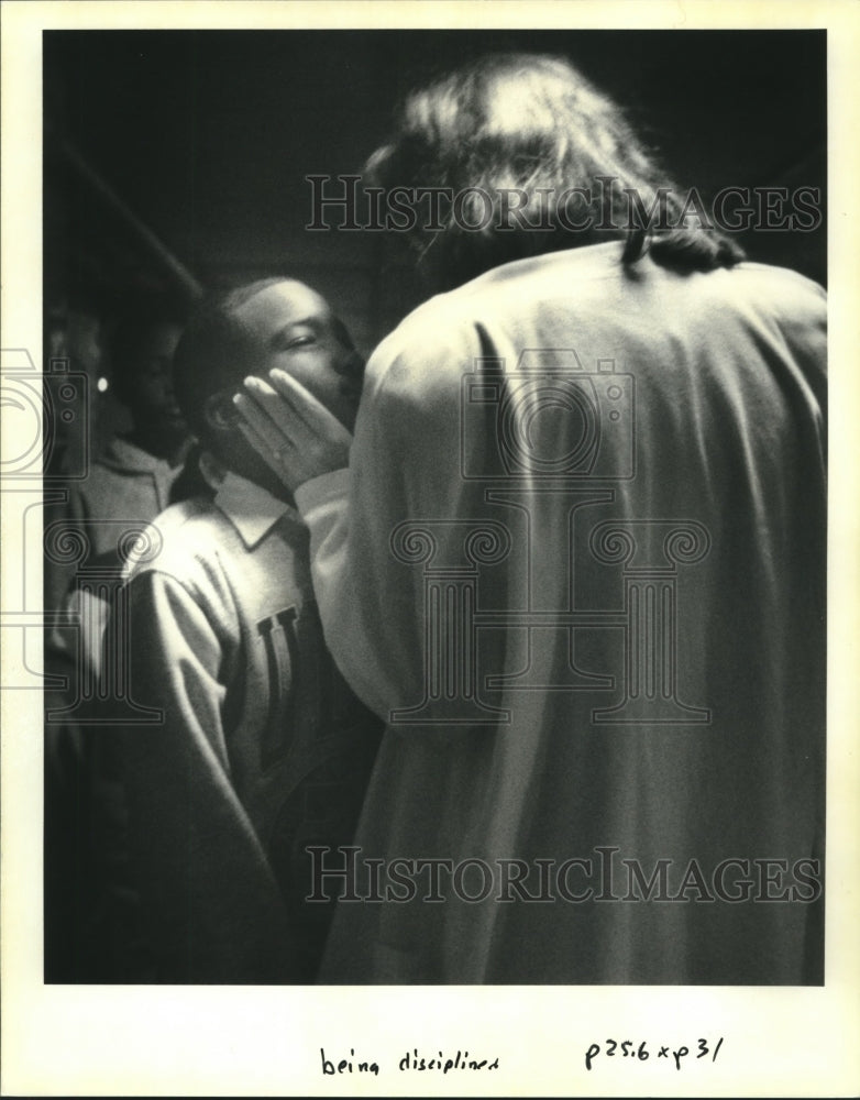 1992 Press Photo Jonquil Allen of McDonough School reprimanded by Ms. Wunch - Historic Images