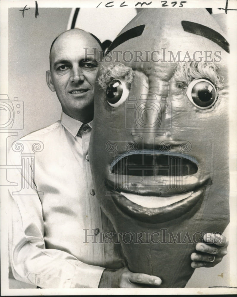 1963 Press Photo Earl Fontenot Jr. unmasked at Yambilee royal ball at The Inn - Historic Images