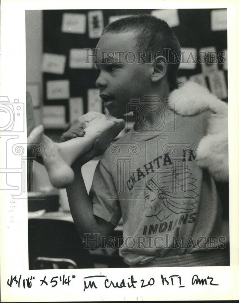 1991 Press Photo Justin Fontenot, a student at Chahta-Ima School in Lacombe - Historic Images