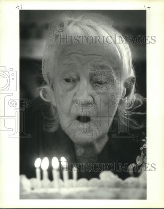 1992 Press Photo Sarah Frazier celebrates 103rd birthday at St. Anthony's Home - Historic Images