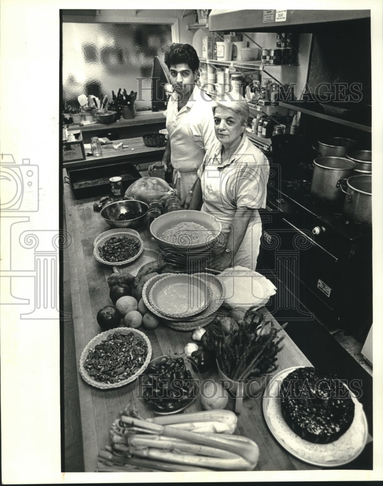 1987 Press Photo Charles and Emma Freeman, caterers, &quot;The Partysist&quot; - Historic Images