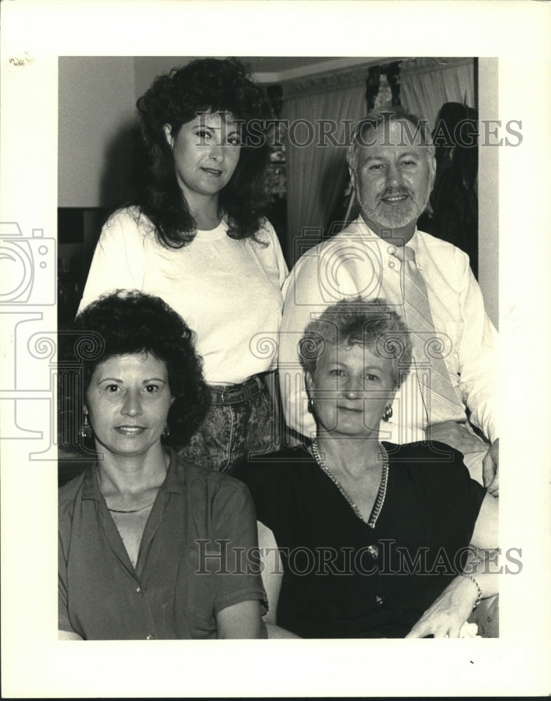 1989 Press Photo Warren Frederick &amp; others of New Orleans Ski Club. - Historic Images