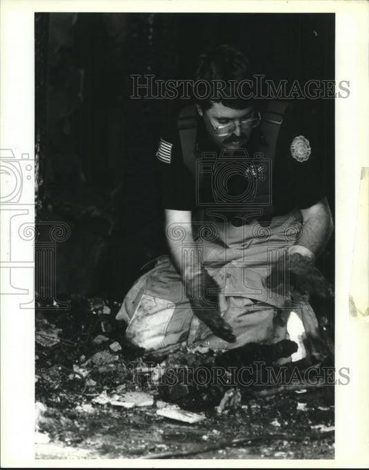 1992 Press Photo Lieutenant Michael McAuliffe of Volunteer Fire Department - Historic Images