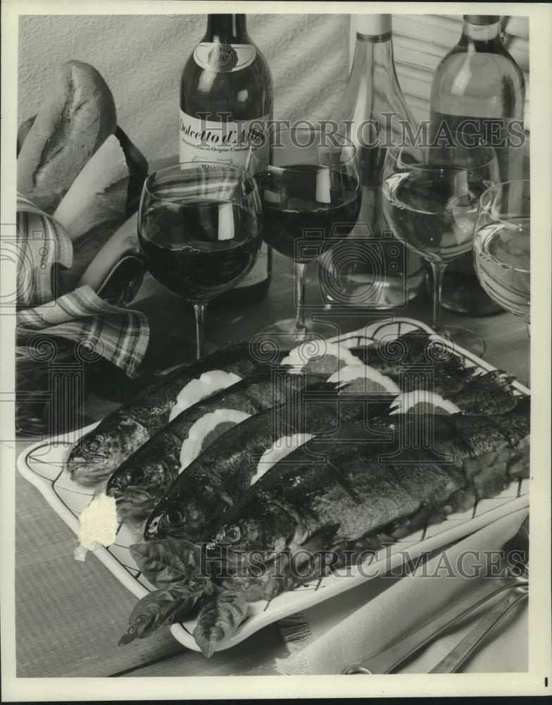 1987 Press Photo Fish, bread, and wine. - nob12004 - Historic Images