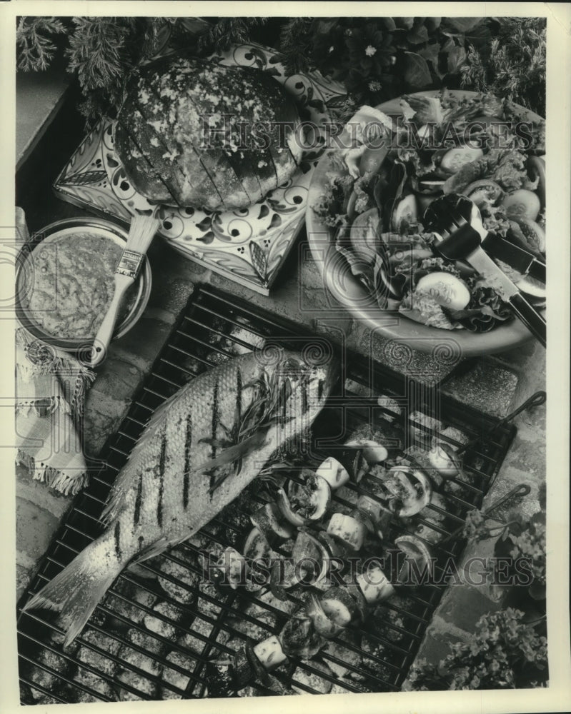 1988 Press Photo Marinade grilled fish, bread, and salad. - Historic Images