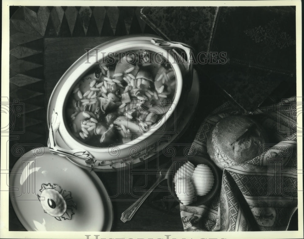 1990 Press Photo Mushroom and rice soup. - Historic Images