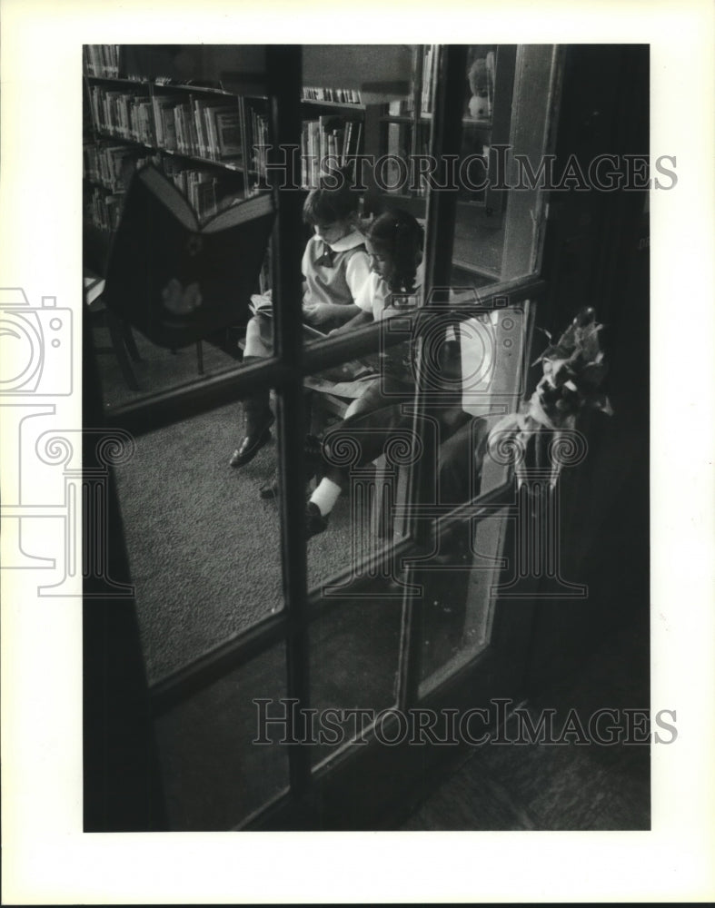 1990 Press Photo Kids study in library at Franklin Elementary School - Historic Images