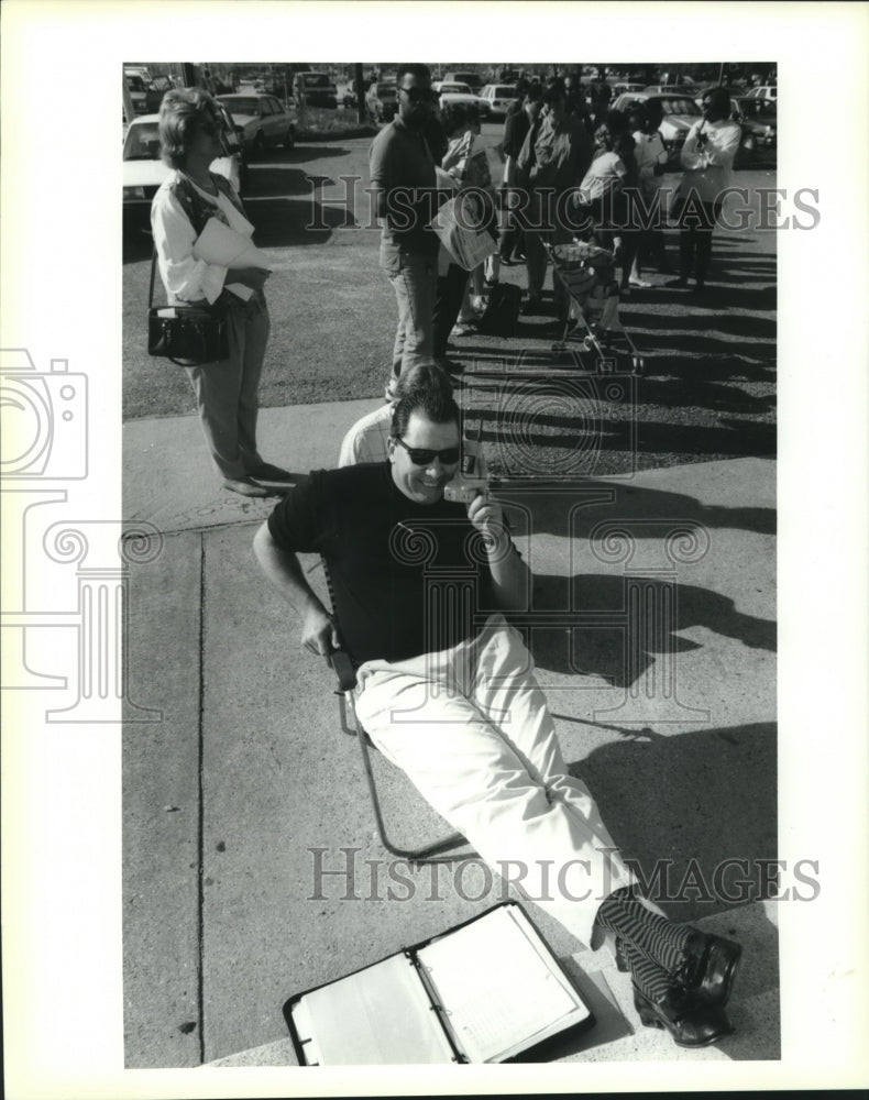 1994 Press Photo Steve Debruhl on phone at Ben Franklin Elementary School - Historic Images