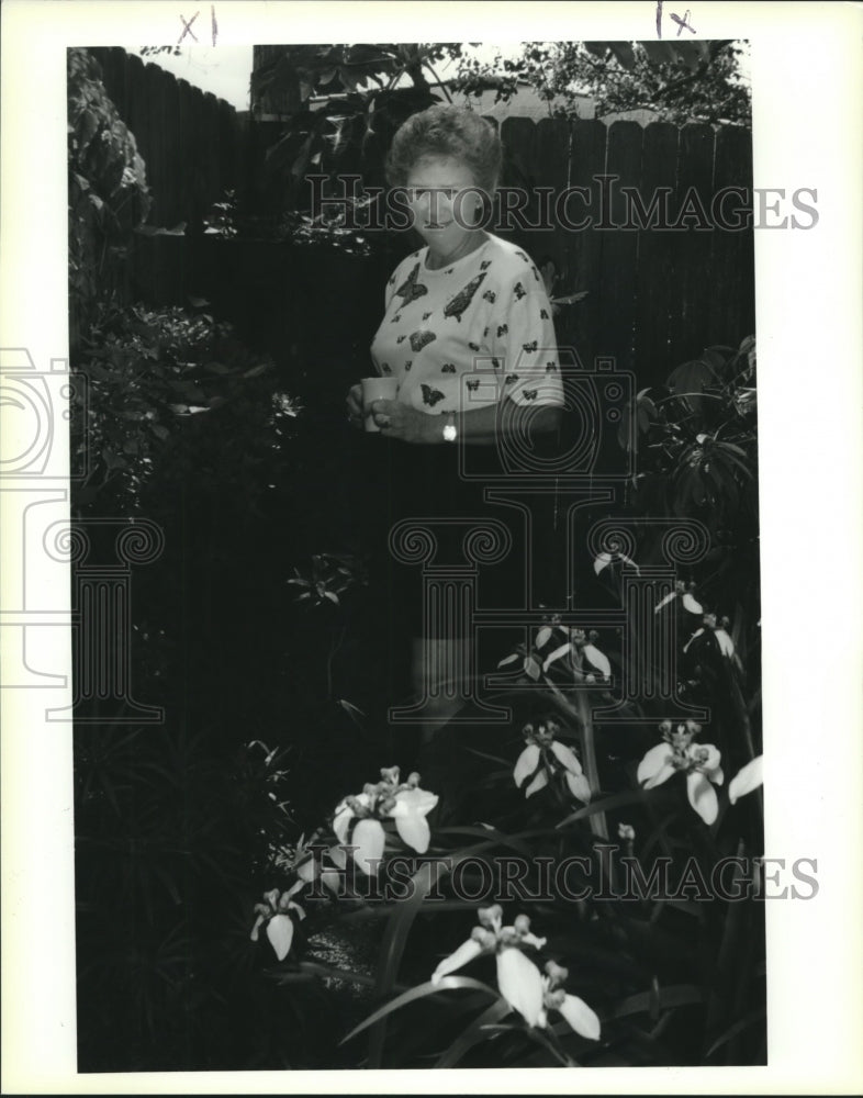 1995 Press Photo Billie Frantz with some of the hundreds of plants she has - Historic Images