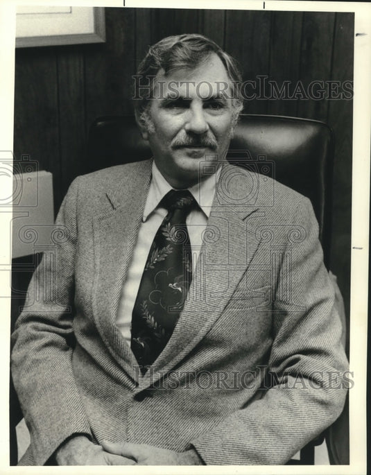 1993 Press Photo Cary Frazell, new director of SPCA - Historic Images