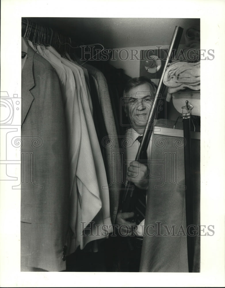 1987 Press Photo Gary Frazell, SPCA Director - Historic Images