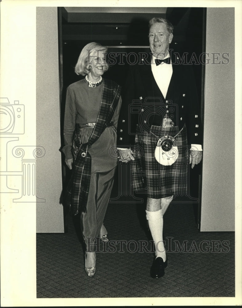 1989 Press Photo Caledonian Society delegates Hattie and John Fraser - nob12077 - Historic Images