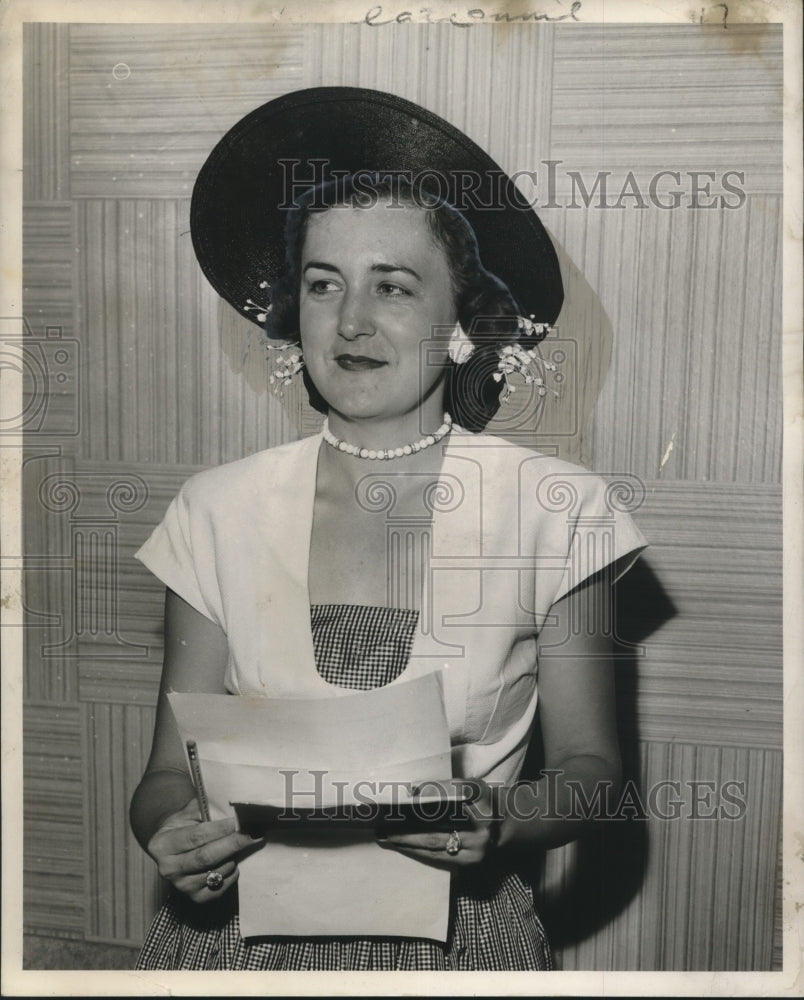 1952 Mrs. Edgar B. Fontaine Jr., president Lake Terrace Woman Club - Historic Images