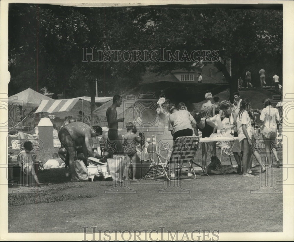 1968 Press Photo Residents celebrate Fourth of July at Lakefront - nob12207 - Historic Images