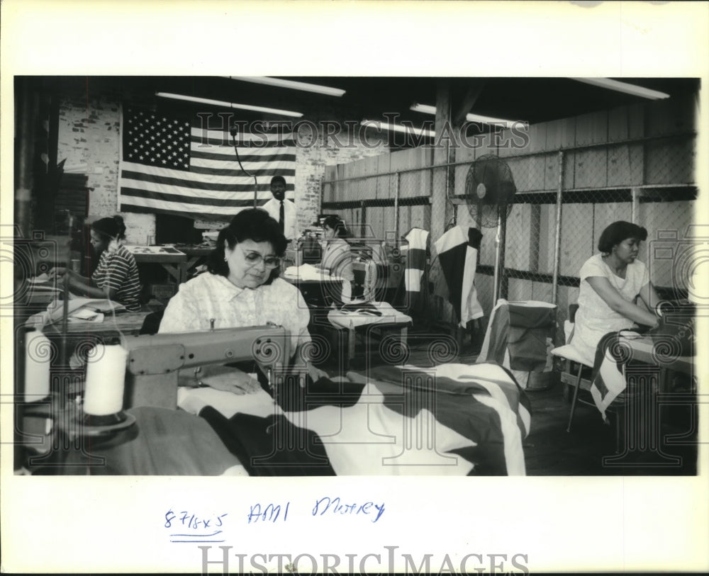 1990 Press Photo Foster Corporation worker Victoria Guverra - Historic Images