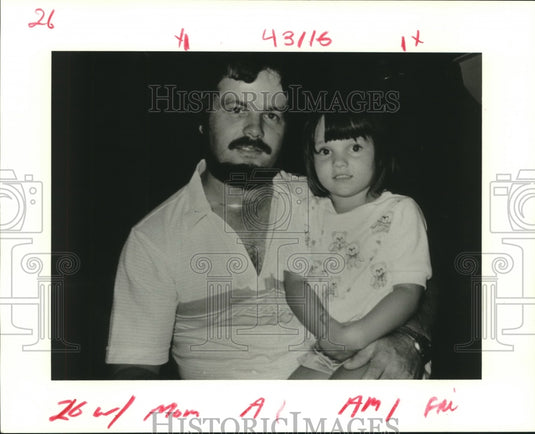 1987 Press Photo Tim Foxworth with daughter Chrissy, 5, of Louisiana - Historic Images