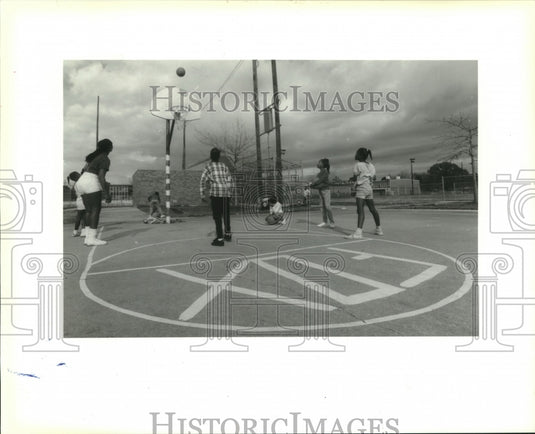1993 Press Photo NORD's girls basketball team practice at Fox Playground. - Historic Images