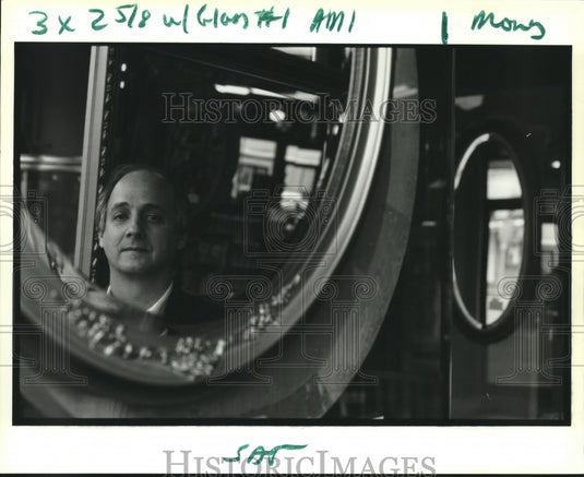 1992 Press Photo Reflection of Norman Foxworth, owner, Dependable Glass Works - Historic Images