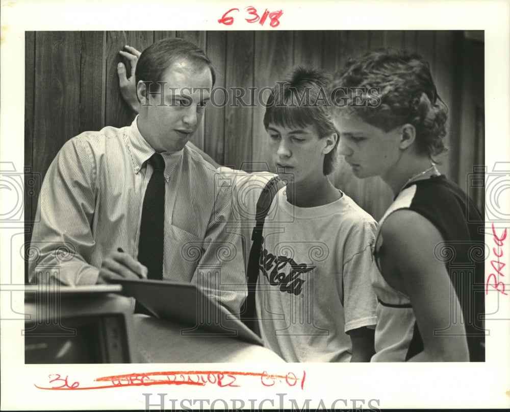 1987 Keith Fox discusses economics to Scott Meyers &amp; Larry Treigle. - Historic Images