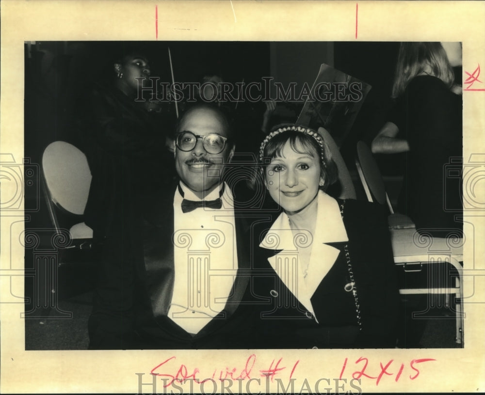 1994 Press Photo Mtumishi St. Julien and Donna Fraiche at the Loyola Dinner. - Historic Images