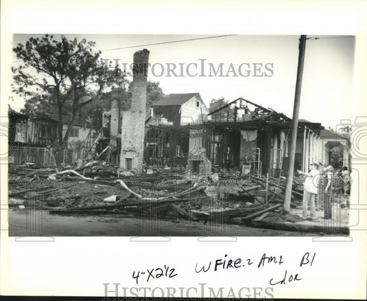 1993 Press Photo Aftermath of five alarm fire on Laurel Street. - Historic Images