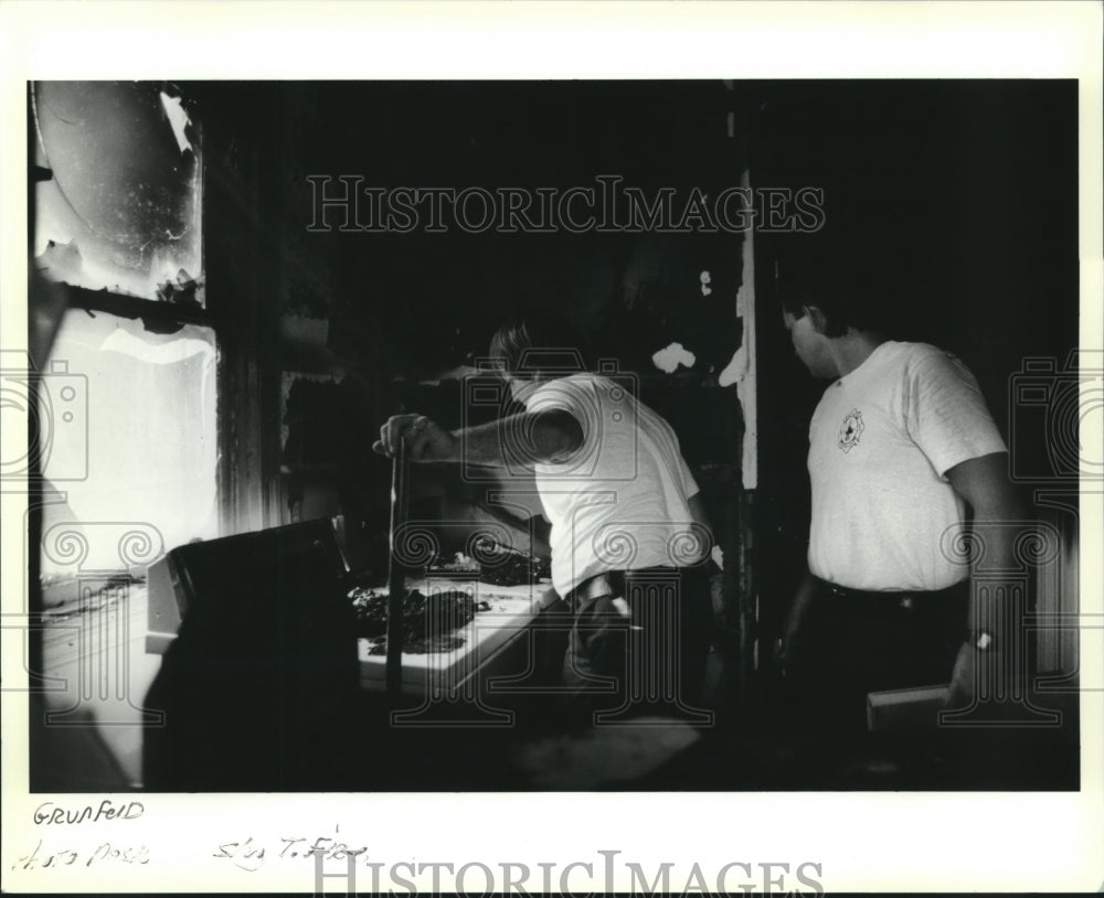 1993 Press Photo Firemen respond to house fire - Historic Images