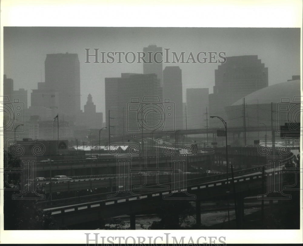 1993 Press Photo Haze cover New Orleans due to marsh fire in St. Bernard. - Historic Images