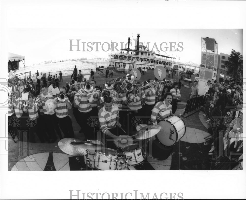 1993 Press Photo North Carolina band plays at Final Few Pep Rally at Riverwalk - Historic Images