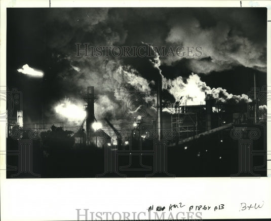 1988 Press Photo Norco plant burning - Historic Images